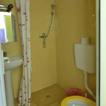 La Razvan Lodge *